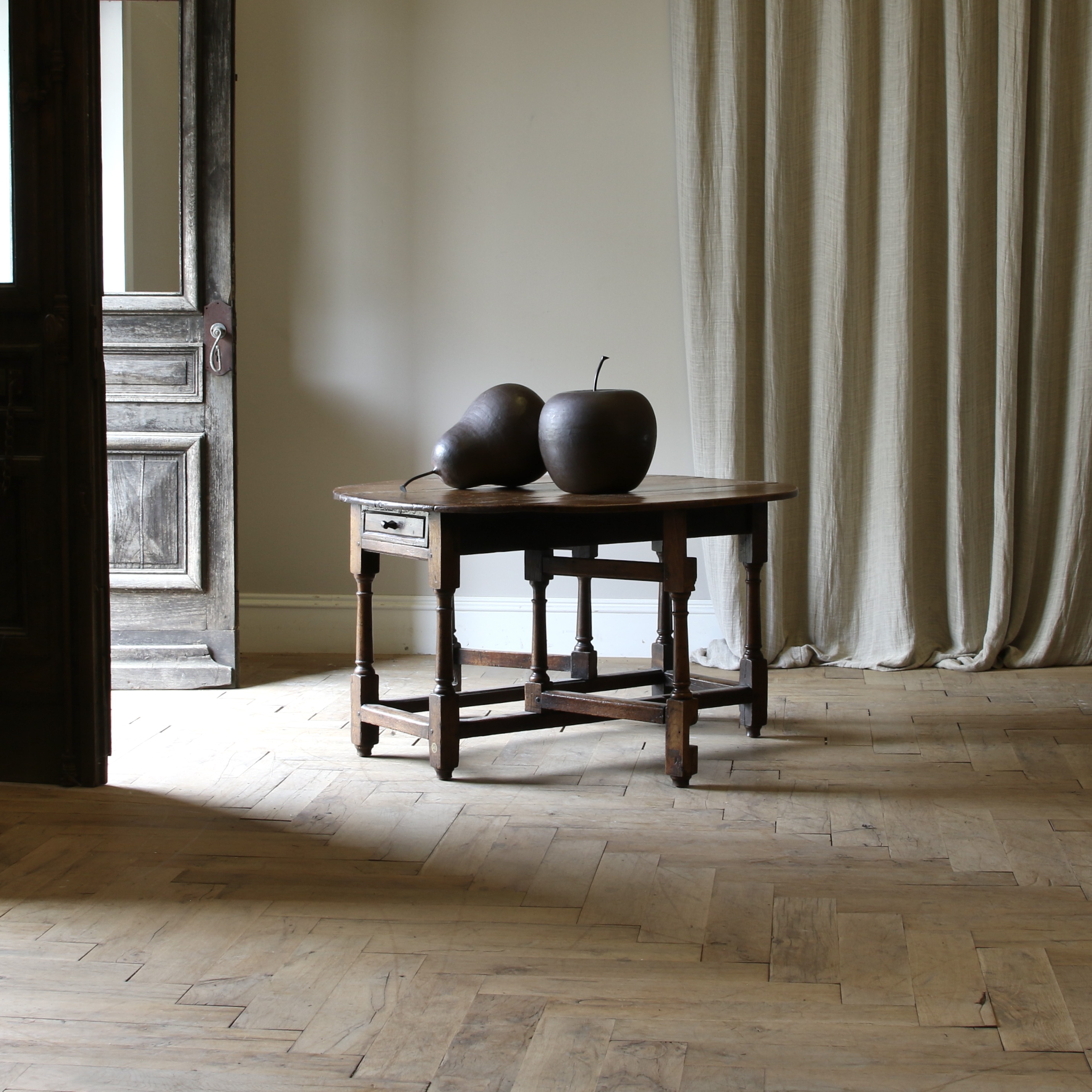 153-57 - William & Mary Period Gate-Legged Table